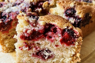 Spiced Blackberry Crumble Cake