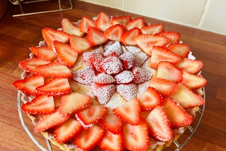 Custard tart with strawberries