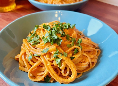 A blue plate of linguine