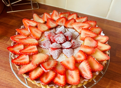 Custard tart with strawberries